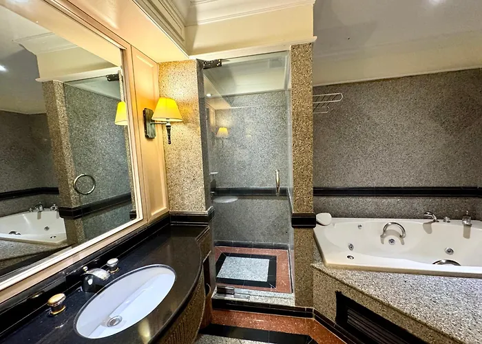 Royal Benja - Big Rooms, Family Friendly